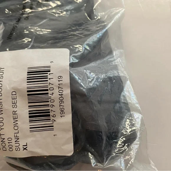 NWT Free People “ Don’t you Wish” crushed velvet bodysuit in Sunflower Size XL - Picture 2 of 10